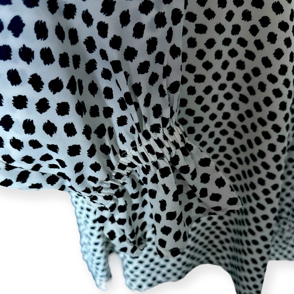 Banana republic blouse in white/black print, flare sleeve, boho, Sz L, good cond - Picture 2 of 4
